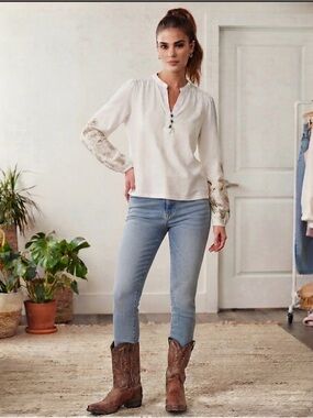 Mexx Cream Long-Sleeve Embroidered Henley Top